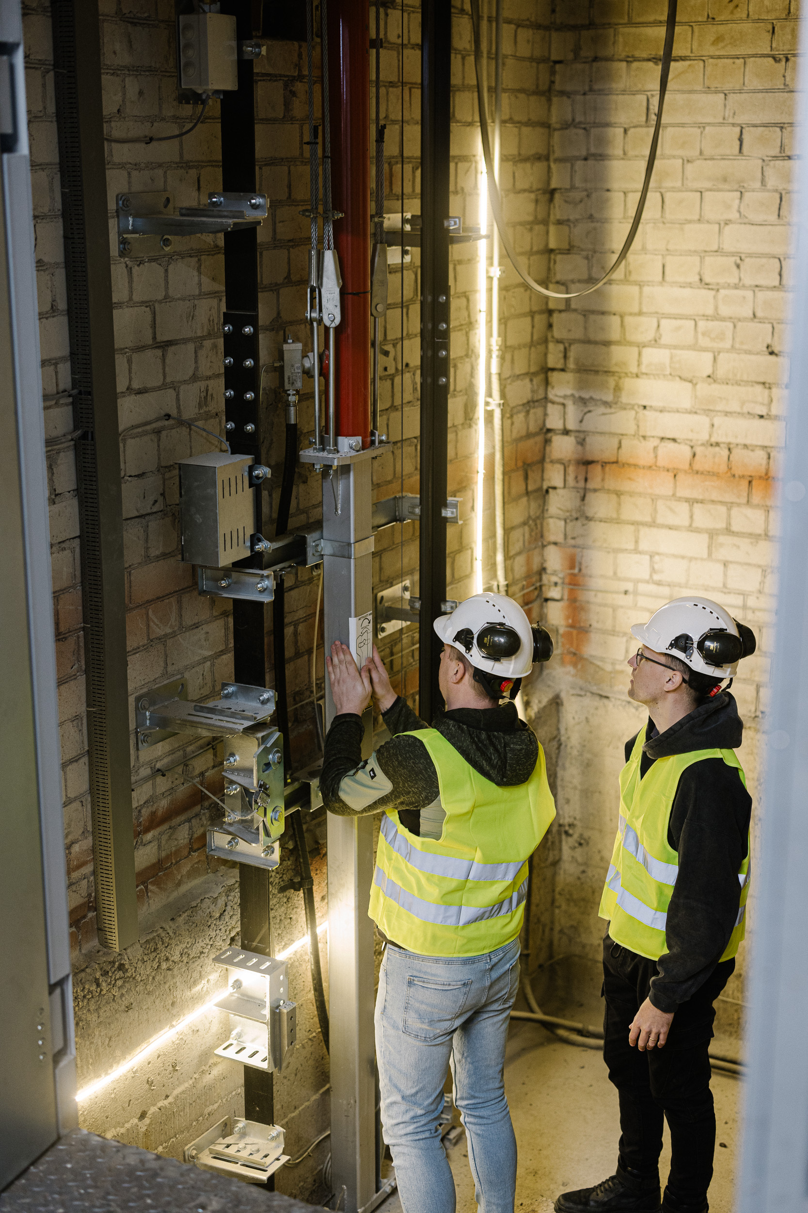 Engineering adaptability: a 3,000 kg HS2 goods lift modernisation case study